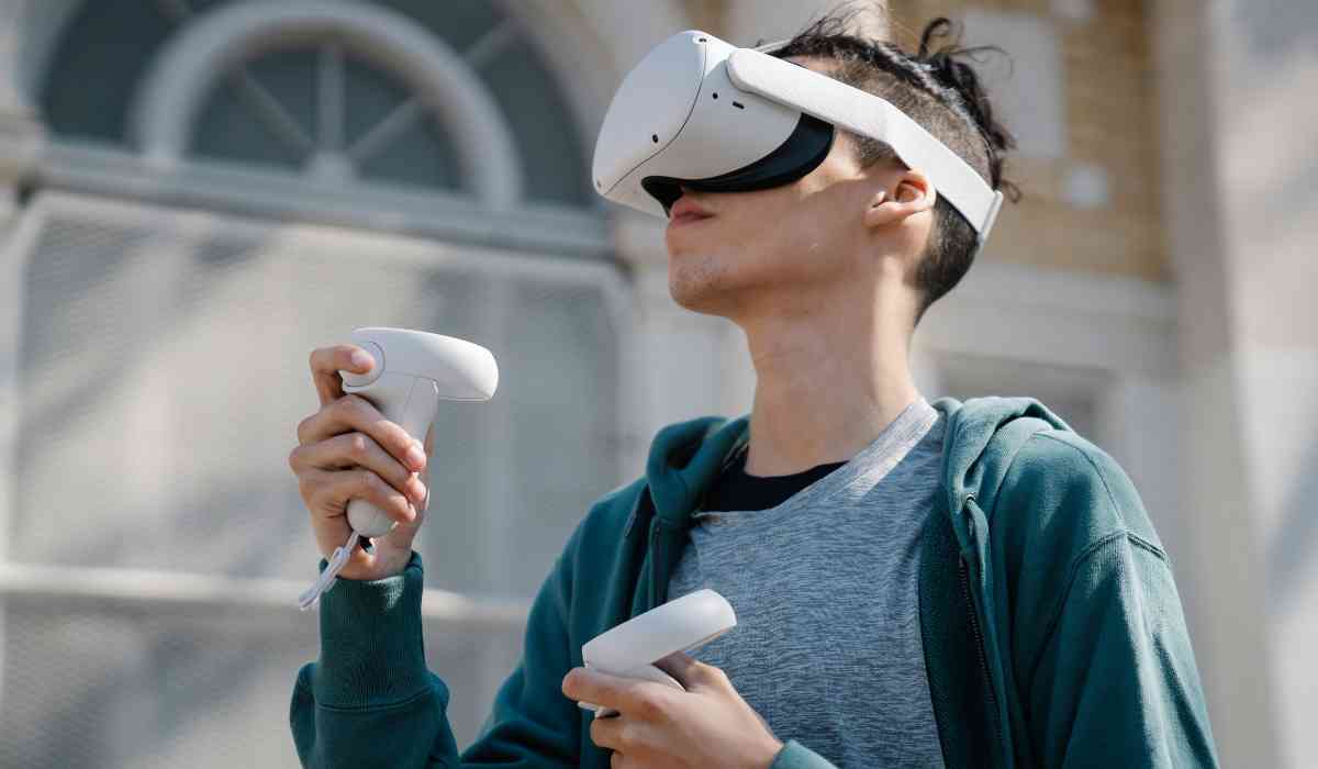 Casque réalité virtuelle et box internet SFR